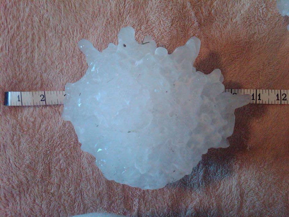 The largest recorded hailstone in the United States