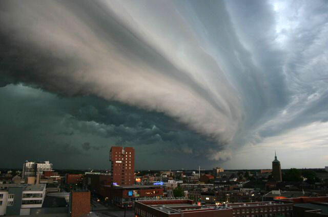 Shelf cloud (a part of arcus cloud) over Enschede, Netherlands