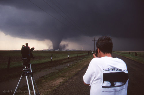 Tornado tours as one of the extreme weather pursuits