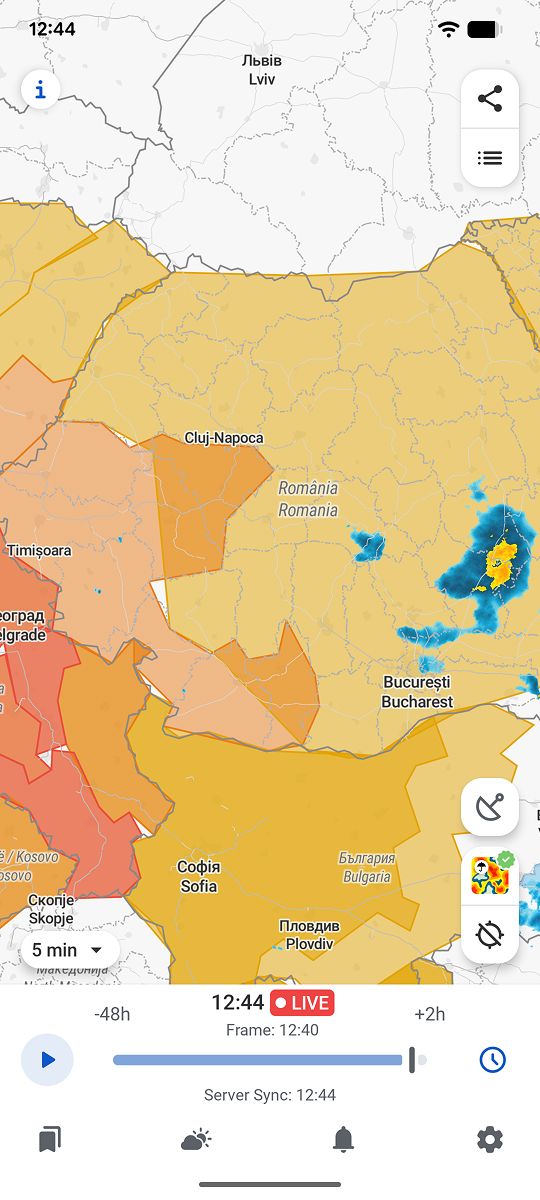 Atenționări meteo oficiale suprapuse peste harta radar a României în aplicația RainViewer