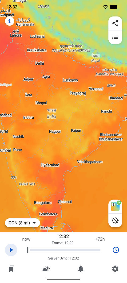 RainViewer temperature layer over India, with the interior of the subcontinent in deep orange and the Himalayan rim much cooler