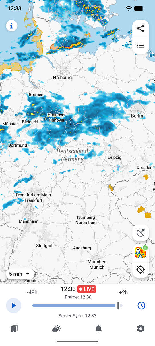 Live-Radar über Deutschland in der RainViewer-App, mit Gewitterzellen und amtlichen Unwetterwarnungen auf derselben Karte