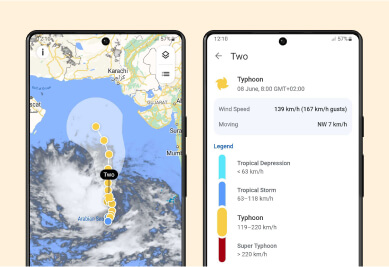 Obrazy telefonów pokazujące ścieżkę burzy i informacje jej dotyczące na mapie